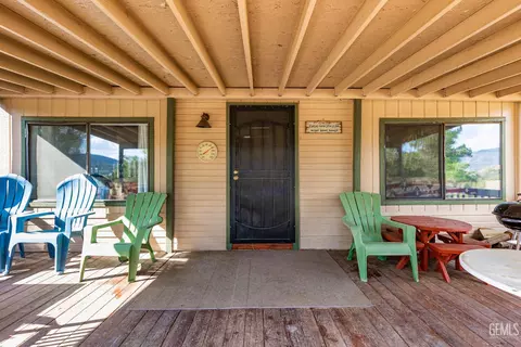 24701 Chimanimani Ct, Tehachapi, CA 93561 photo 2