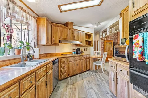 24701 Chimanimani Ct, Tehachapi, CA 93561 photo 9