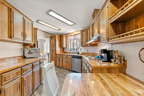 24701 Chimanimani Ct, Tehachapi, CA 93561 photo 8