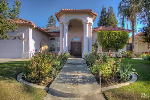 10706 Four Bears Dr, Bakersfield, CA 93312
