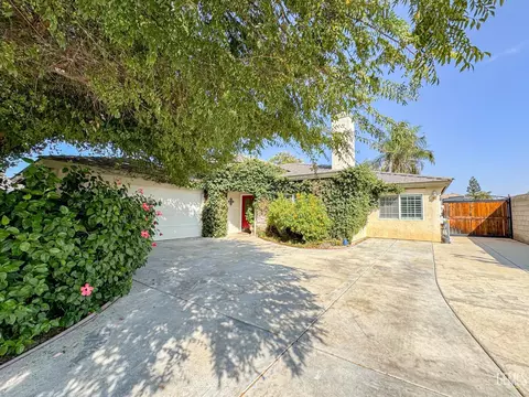 9800 Valerio Ct, Bakersfield, CA 93312