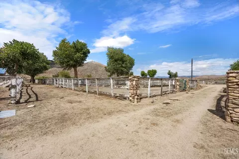 8109 S Kelso Valley Rd, Weldon, CA 93283 photo 29