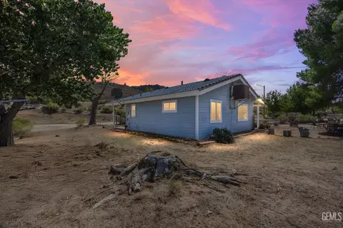 8109 S Kelso Valley Rd, Weldon, CA 93283 photo 2