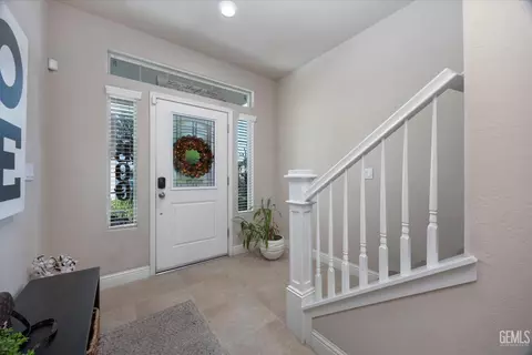 Entry Way - 6115 Cape Cod Ave, Bakersfield, CA 93313 photo 3 of 14
