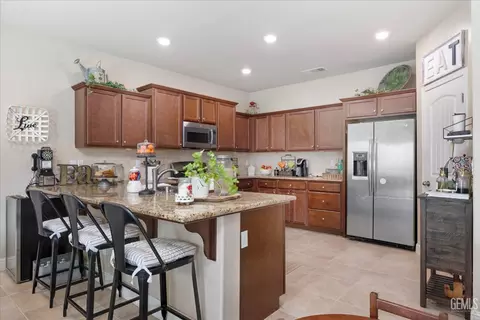 Kitchen - 6115 Cape Cod Ave, Bakersfield, CA 93313 photo 1 of 6