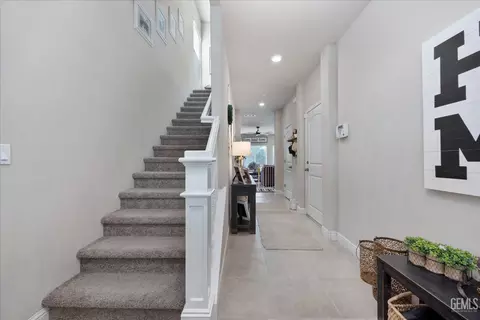 Entry Way - 6115 Cape Cod Ave, Bakersfield, CA 93313 photo 2 of 14