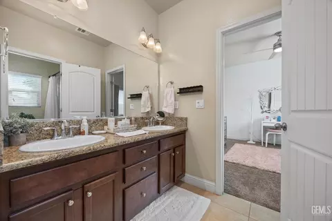 Entry Way - 6115 Cape Cod Ave, Bakersfield, CA 93313 photo 12 of 14