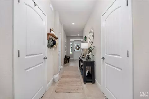 Entry Way - 6115 Cape Cod Ave, Bakersfield, CA 93313 photo 4 of 14
