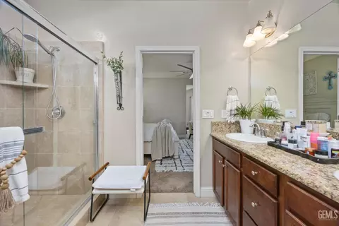 Entry Way - 6115 Cape Cod Ave, Bakersfield, CA 93313 photo 11 of 14