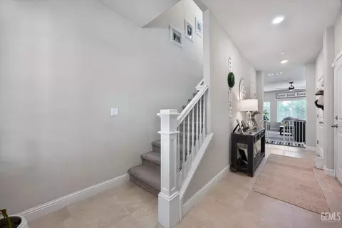 Entry Way - 6115 Cape Cod Ave, Bakersfield, CA 93313 photo 1 of 14