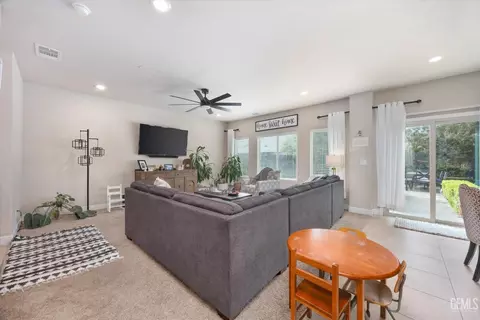 Entry Way - 6115 Cape Cod Ave, Bakersfield, CA 93313 photo 5 of 14