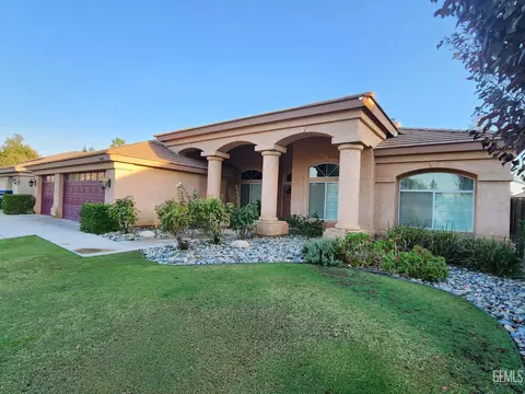 10623 Fishers Peak Dr, Bakersfield, CA 93312
