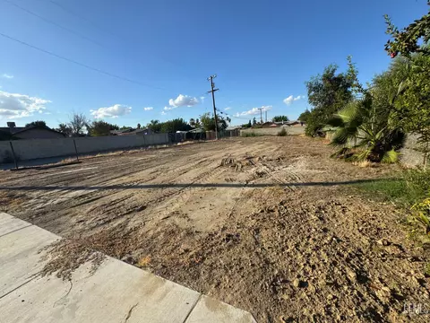 1034 11th St, Wasco, CA 93280 photo 2