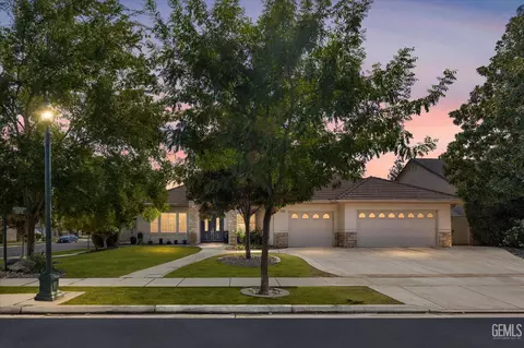 10709 Whitburn St, Bakersfield, CA 93312