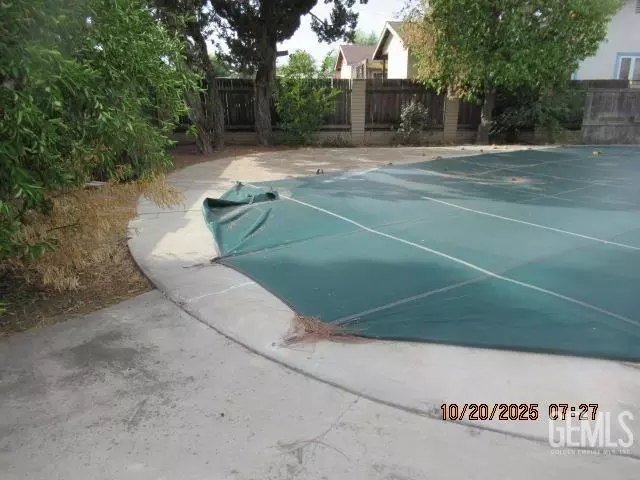 Exterior - 916 Oak Ave, Wasco, CA 93280 photo 2 of 2