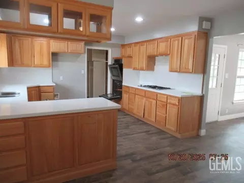 Kitchen - 916 Oak Ave, Wasco, CA 93280 photo 1 of 2
