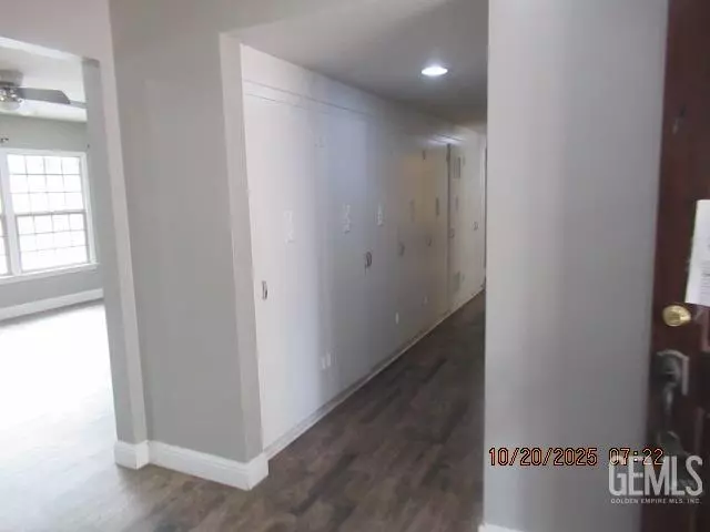 Entry Way - 916 Oak Ave, Wasco, CA 93280 photo 2 of 3