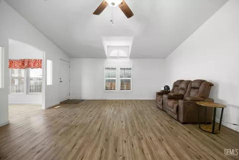 612 44th St, Bakersfield, CA 93301 photo 5