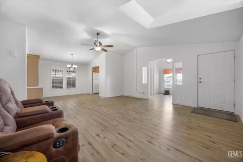 612 44th St, Bakersfield, CA 93301 photo 4