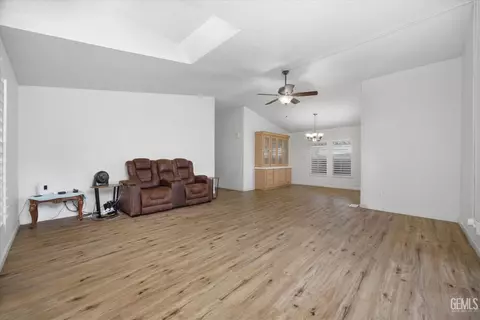 612 44th St, Bakersfield, CA 93301 photo 3