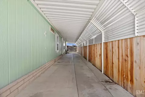612 44th St, Bakersfield, CA 93301 photo 32