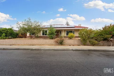 2701 Deerbrook St, Bakersfield, CA 93308