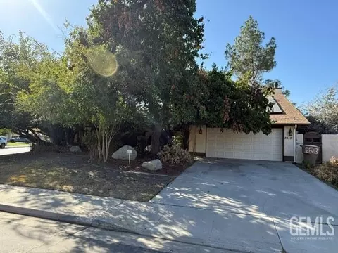 2513 Newport Ln, Bakersfield, CA 93309