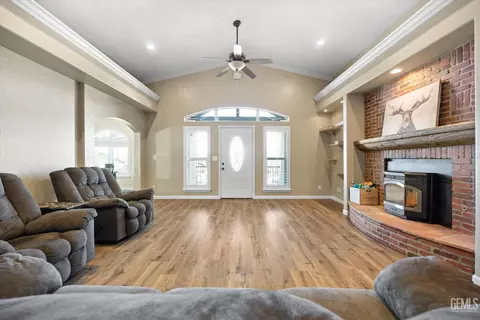 17621 Arlington Pl, Tehachapi, CA 93561 photo 4