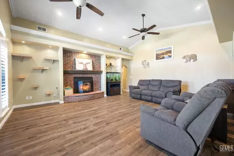 17621 Arlington Pl, Tehachapi, CA 93561 photo 3