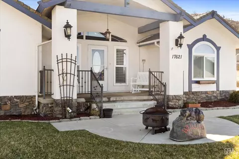 17621 Arlington Pl, Tehachapi, CA 93561 photo 2