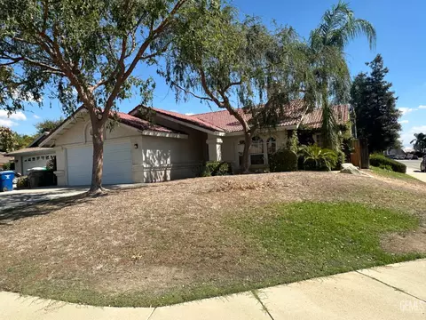2600 Loganberry Ct, Bakersfield, CA 93308