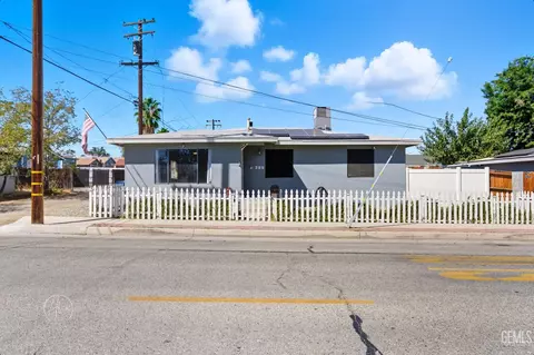 Exterior - 615 2nd St, Taft, CA 93268 photo 1 of 4
