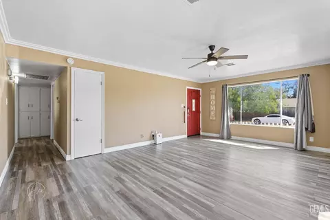 Living - 615 2nd St, Taft, CA 93268 photo 1 of 2