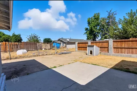 Exterior - 615 2nd St, Taft, CA 93268 photo 4 of 4