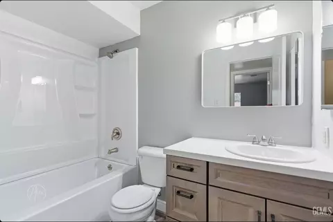 Bath - 615 2nd St, Taft, CA 93268 photo 1 of 2