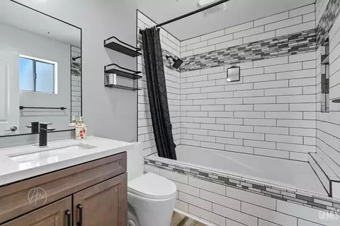 Bath - 615 2nd St, Taft, CA 93268 photo 2 of 2
