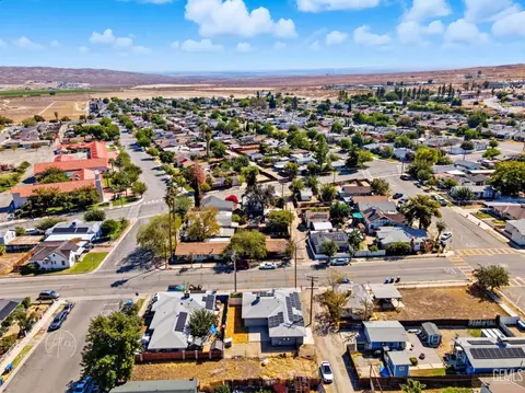 View/Area - 615 2nd St, Taft, CA 93268 photo 3 of 4