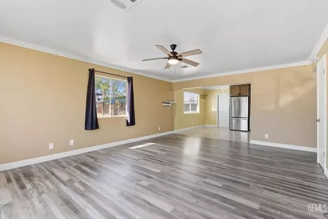 Living - 615 2nd St, Taft, CA 93268 photo 2 of 2