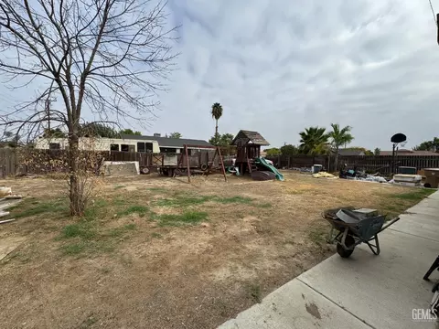 3517 Lotus Ln, Bakersfield, CA 93307