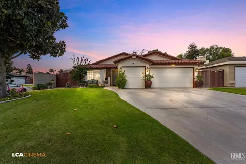 703 Crown Pointe Dr, Bakersfield, CA 93312
