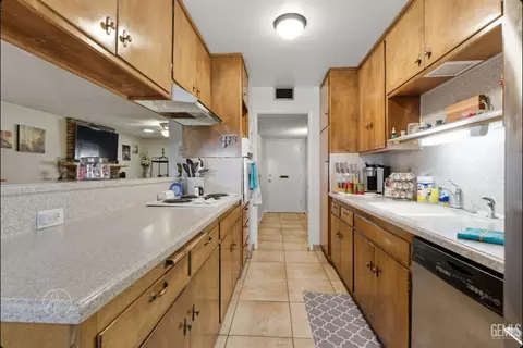 Kitchen - 1014 3rd St, Taft, CA 93268 photo 2 of 2