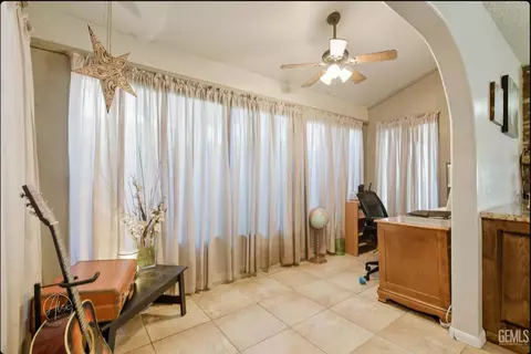Entry Way - 1014 3rd St, Taft, CA 93268 photo 1 of 3