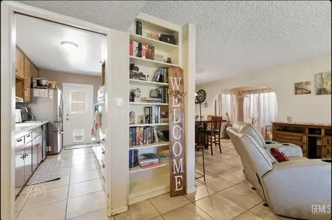 Entry Way - 1014 3rd St, Taft, CA 93268 photo 2 of 3