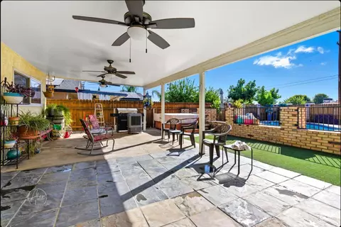 Exterior - 1014 3rd St, Taft, CA 93268 photo 2 of 5
