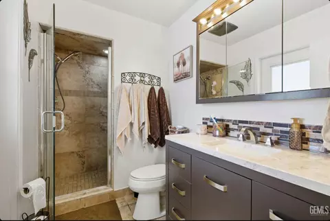 Bath - 1014 3rd St, Taft, CA 93268 photo 2 of 2