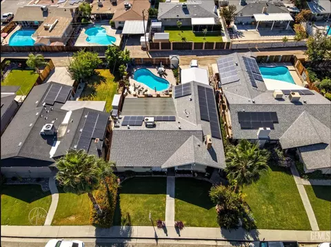 View/Area - 1014 3rd St, Taft, CA 93268 photo 2 of 4