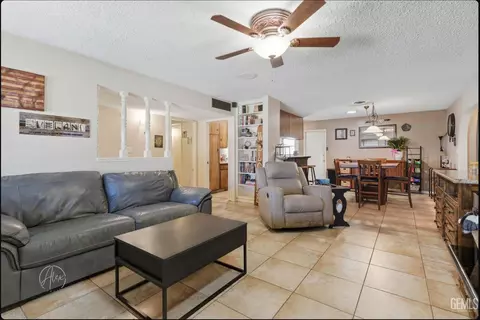 Living - 1014 3rd St, Taft, CA 93268 photo 1 of 1