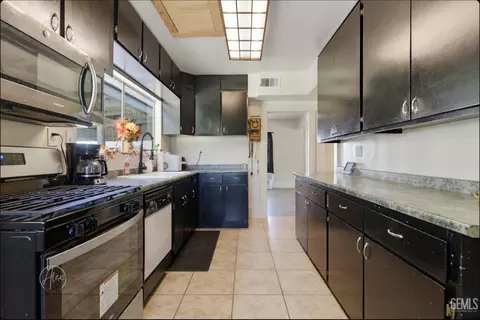 Kitchen - 101 Meter St, Maricopa, CA 93252 photo 1 of 2