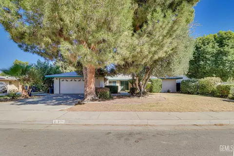 112 Angell St, Bakersfield, CA 93309