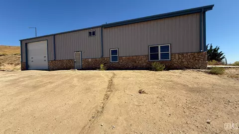Exterior - 1811 Hayride Rd, Lebec, CA 93243 photo 1 of 3
